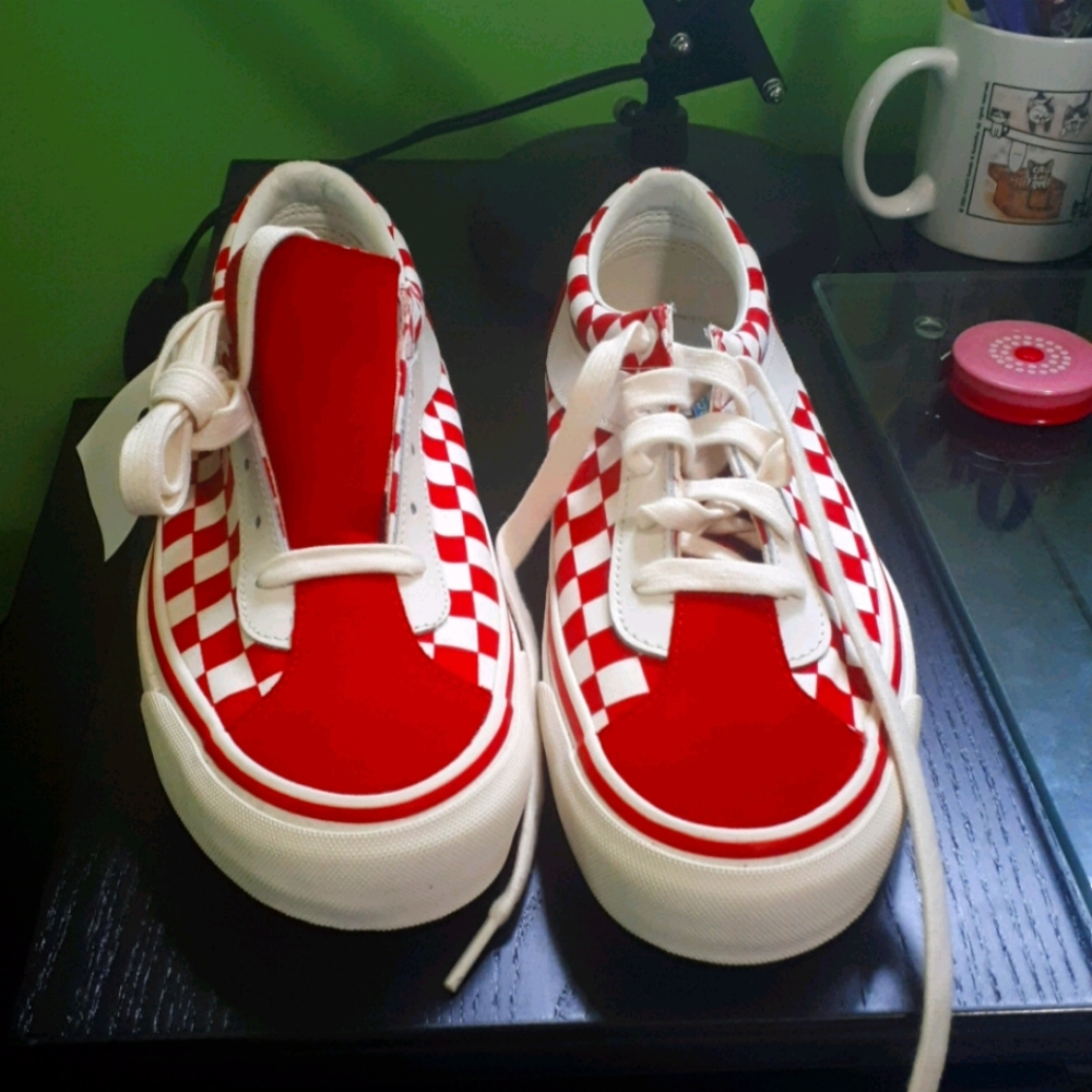 VANS red checkered size 8, new, white